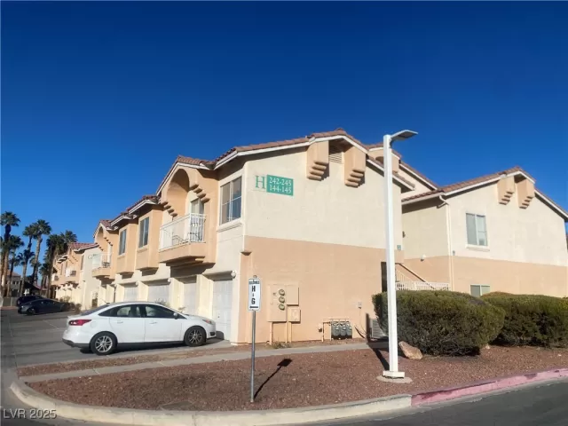 MLS: 2645322 Condo For Sale