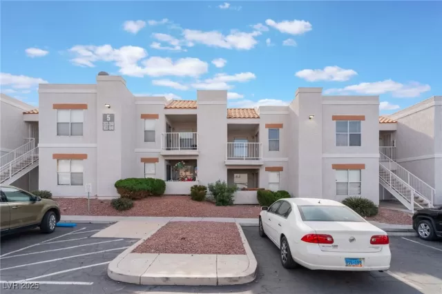 MLS: 2645351 Condo For Sale