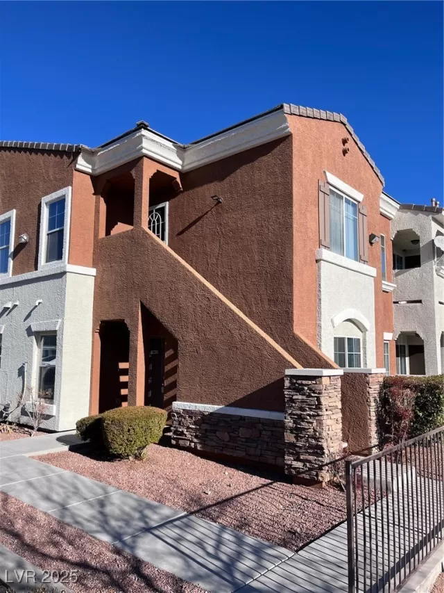 MLS: 2645394 Condo For Sale