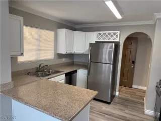 Photo #5: 2645408 Listing