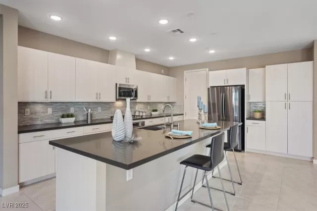 MLS: 2645430 Condo For Sale