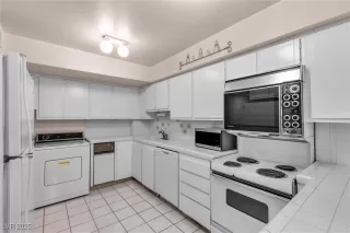 Photo #5: 2645488 Listing