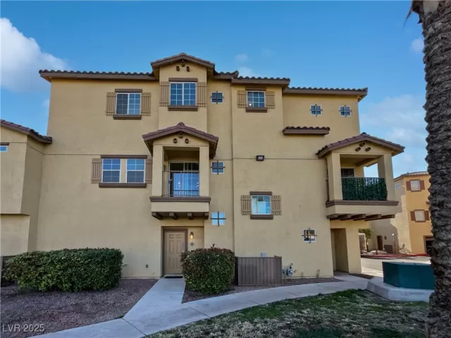 MLS: 2645510 Condo For Sale