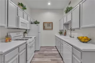 Photo #6: 2645525 Listing