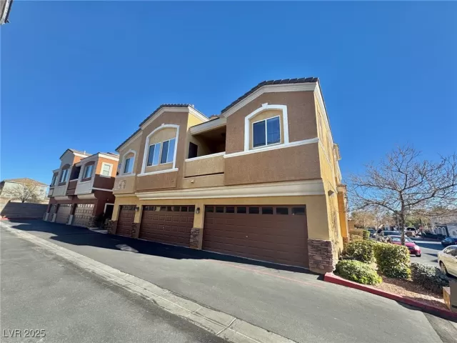MLS: 2645531 Condo For Sale