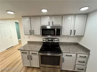 Photo #5: 2645638 Listing