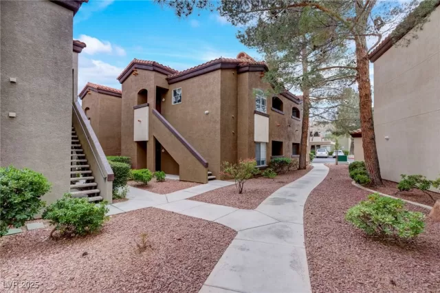 MLS: 2645662 Condo For Sale