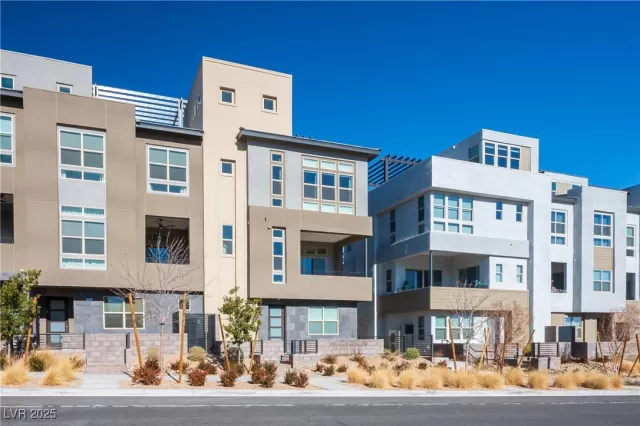 MLS: 2645718 Condo For Sale