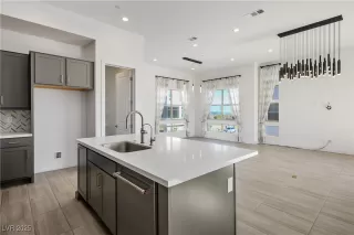 Photo #3: 2645718 Listing