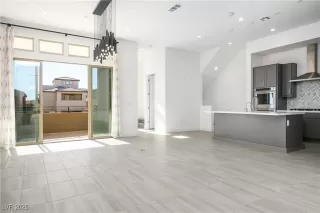 Photo #4: 2645718 Listing