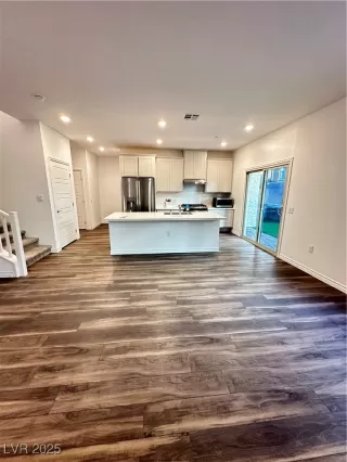 Photo #1: 2645727 Listing 