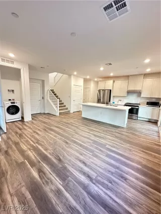 Photo #2: 2645727 Listing 