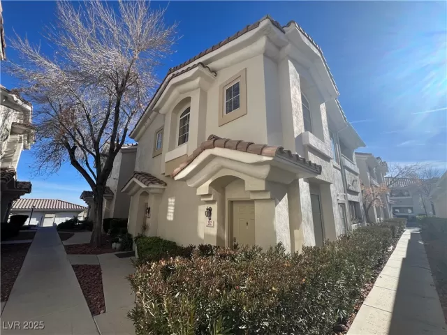 MLS: 2645756 Condo For Sale