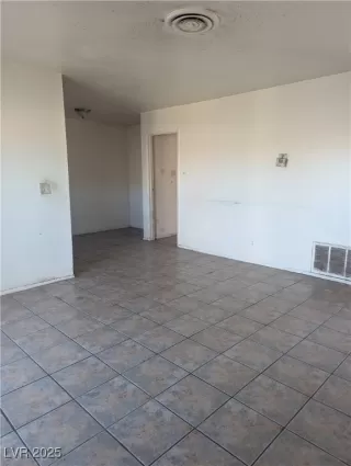 Photo #3: 2645827 Listing