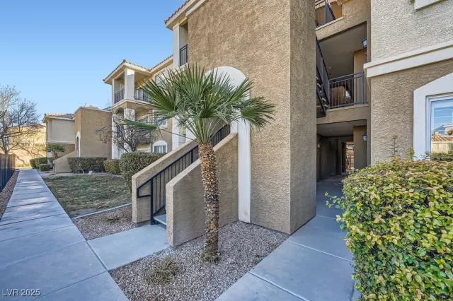 MLS: 2645853 Condo For Sale