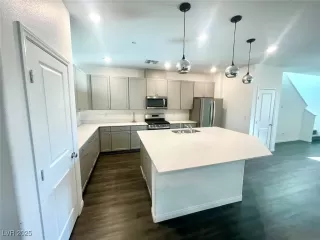 Photo #2: 2645889 Listing 