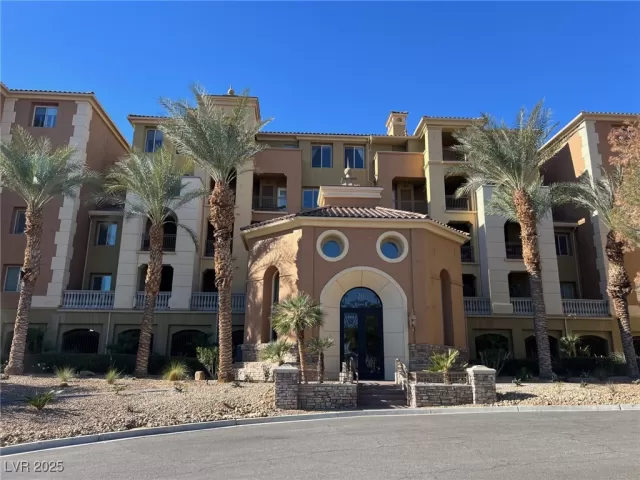 MLS: 2645926 Condo For Sale