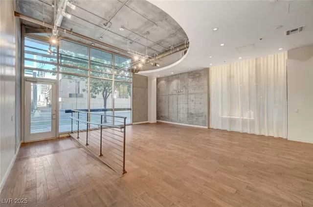 MLS: 2645962 Condo For Sale