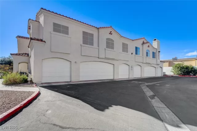 MLS: 2645978 Condo For Sale