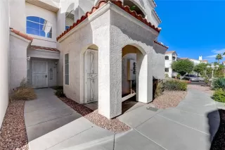 Photo #1: 2645978 Listing