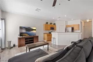 Photo #4: 2646080 Listing 