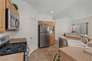 Photo #5: 2646080 Listing 