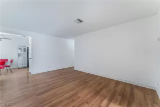 Photo #4: 2646147 Listing