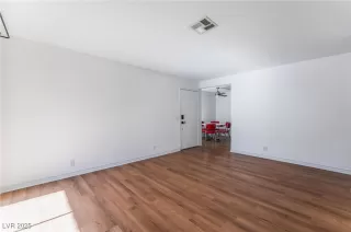 Photo #5: 2646147 Listing