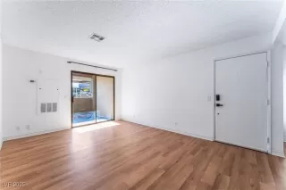 Photo #6: 2646147 Listing