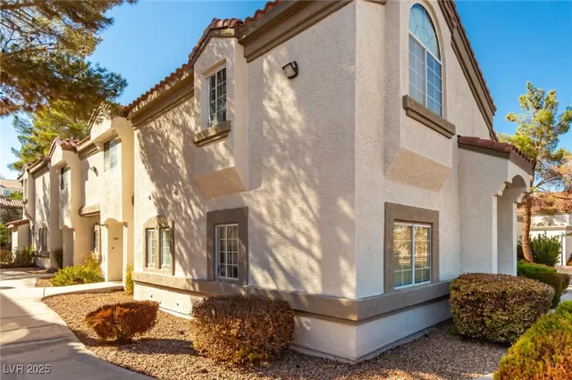 MLS: 2646265 Condo For Sale