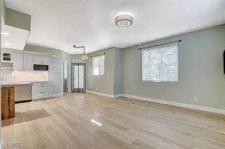 Photo #3: 2646389 Listing