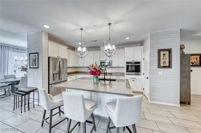 MLS: 2646492 Condo For Sale