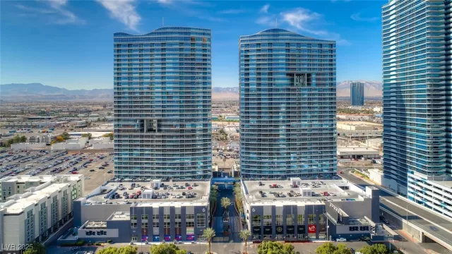 MLS: 2646650 Condo For Sale