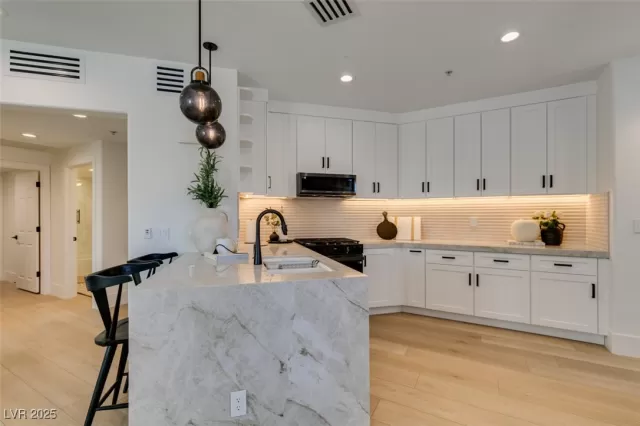 MLS: 2646676 Condo For Sale