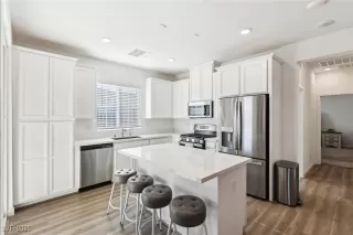 Photo #2: 2646706 Listing