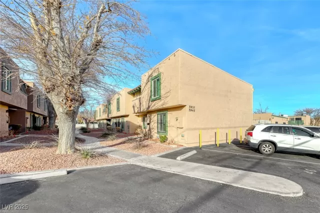 MLS: 2646734 Condo For Sale