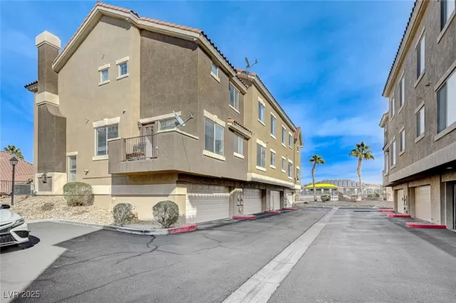 MLS: 2646825 Condo For Sale