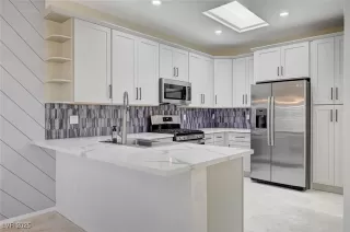 Photo #2: 2646831 Listing 