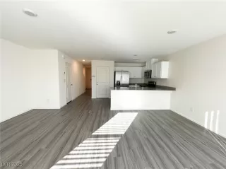 Photo #1: 2646843 Listing 