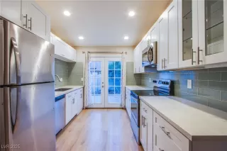 Photo #4: 2646853 Listing