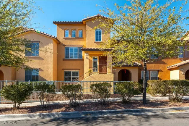 MLS: 2646904 Condo For Sale