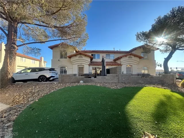 MLS: 2647113 Condo For Sale