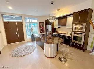 Photo #3: 2647217 Listing