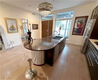 Photo #6: 2647217 Listing