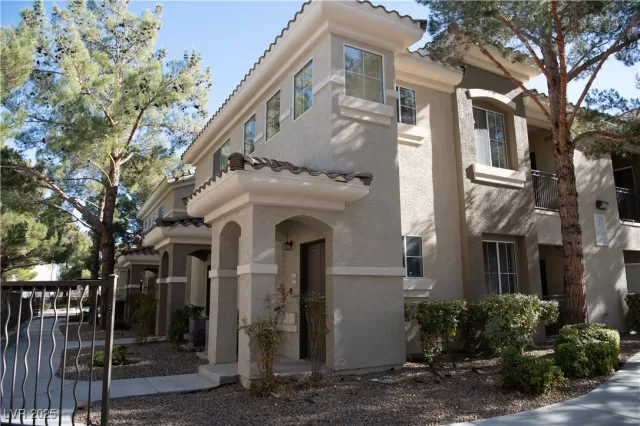 MLS: 2647270 Condo For Sale