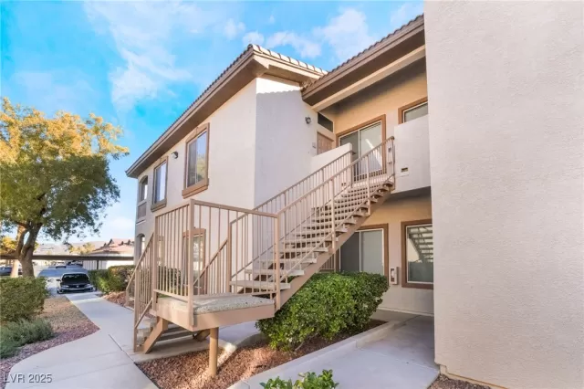 MLS: 2647283 Condo For Sale