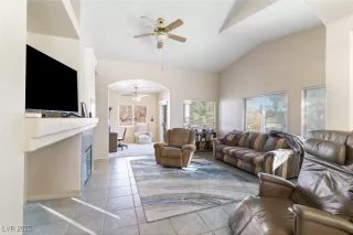 Photo #6: 2647342 Listing