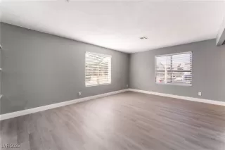 Photo #4: 2647347 Listing