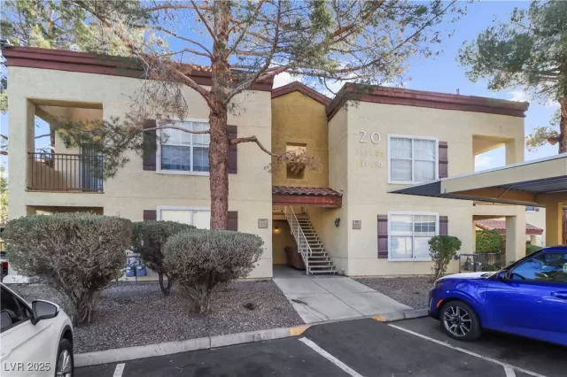 MLS: 2647381 Condo For Sale