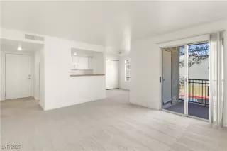 Photo #3: 2647381 Listing